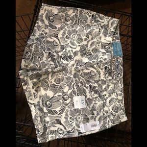 NWT! GAP Patterned chino shorts